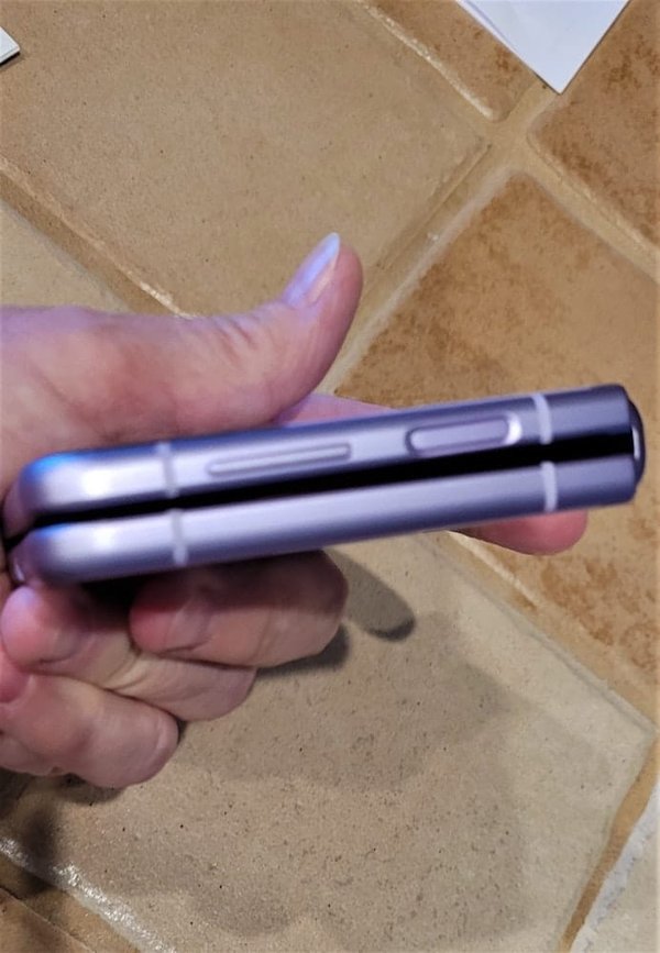 Quelles sont les caractéristiques de l'écran original de Samsung Galaxy Z Flip 4 5G ?